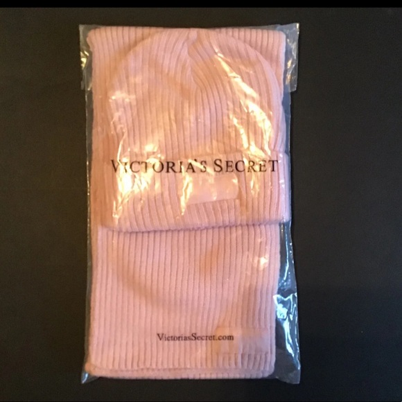 VS PINK beanie & scarf - Picture 4 of 5